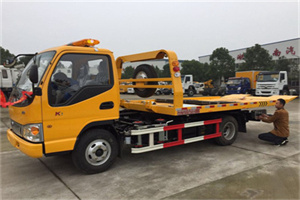 嘉峪关哪里有拖车服务